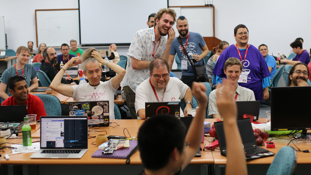 Участники Debian на конференции Debconf18 в Синьчжу действительно хорошо проводят время