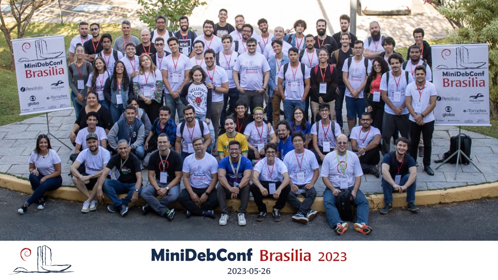 Groepsfoto van de Mini-DebConf in Brasilia 2023
